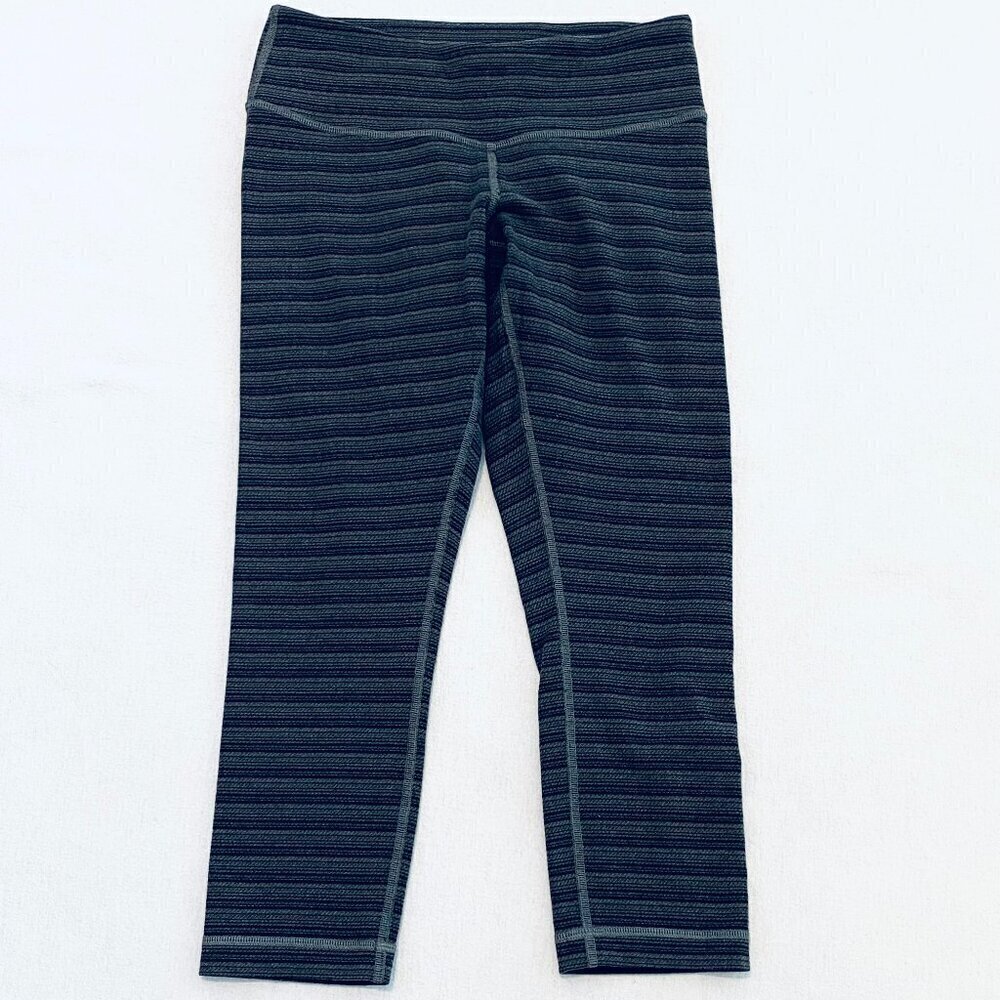 Lululemon leggings Women's 4 grey black striped crop yoga workout